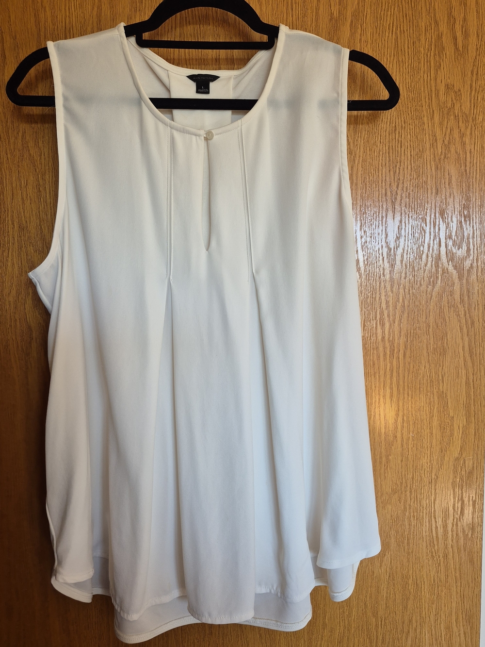 Ann Taylor Cream Sleeveless Pleated Keyhole Camisole